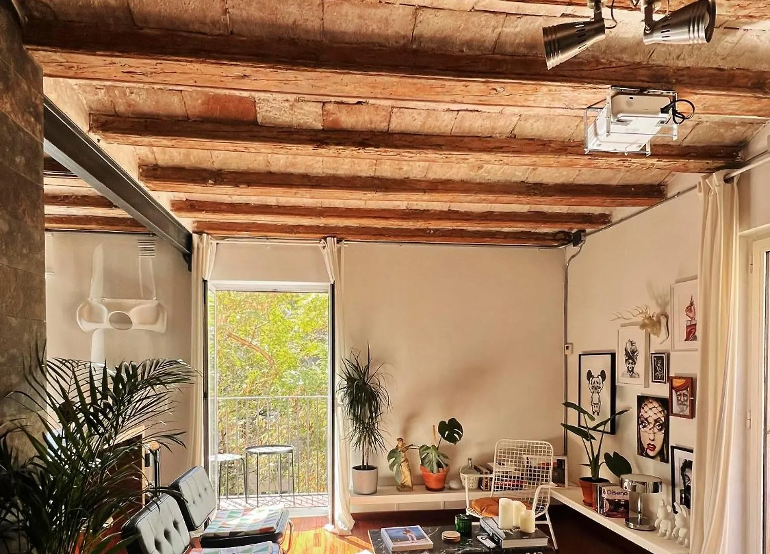 Artsy-Stylish Apartment In The Heart Of Barcelona